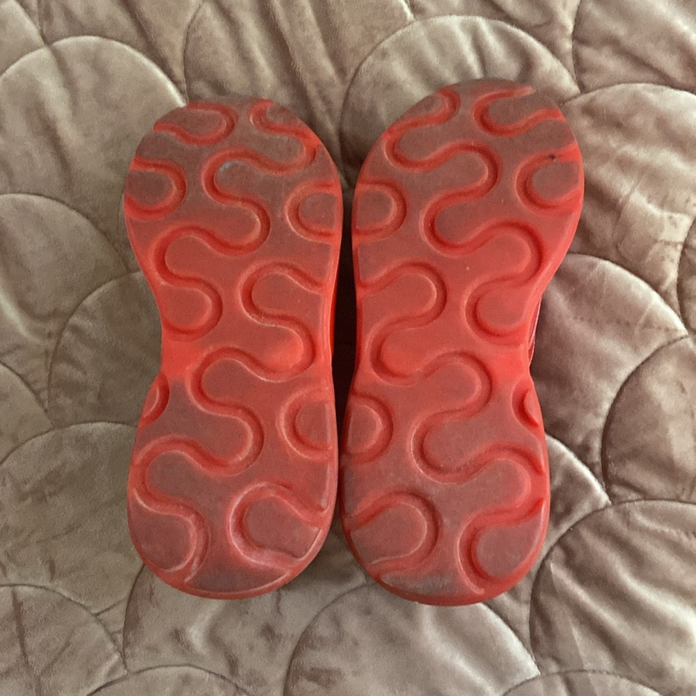Stella McCartney Vibrant Red Glossy Sneakers - Picture 5 of 7